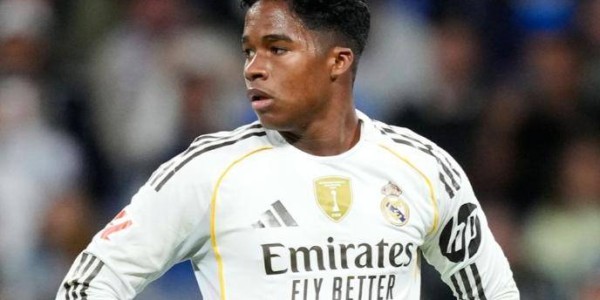 冷门连环爆！巴黎丢榜首，法甲争冠已经乱套了！